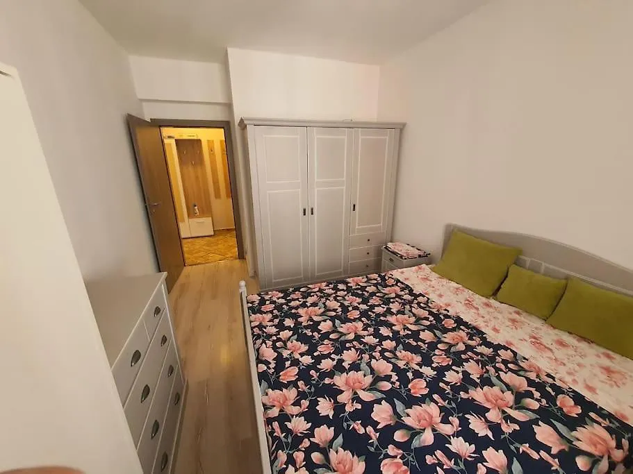 Apartament Spatios 76 Mp Bucharest Apartment